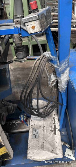 Hydraulická ohýbačka plechů OHP-2-6/8 (Hydraulicka ohybacka plechu OHP-2-6-8 (6).jpg)